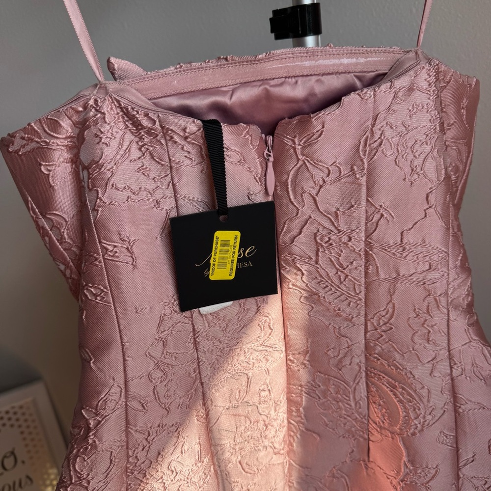NWT Muse by Marchesa Petal Floral Jacquard Strapless Neck Applique Dress Sz 2 - Picture 7 of 10